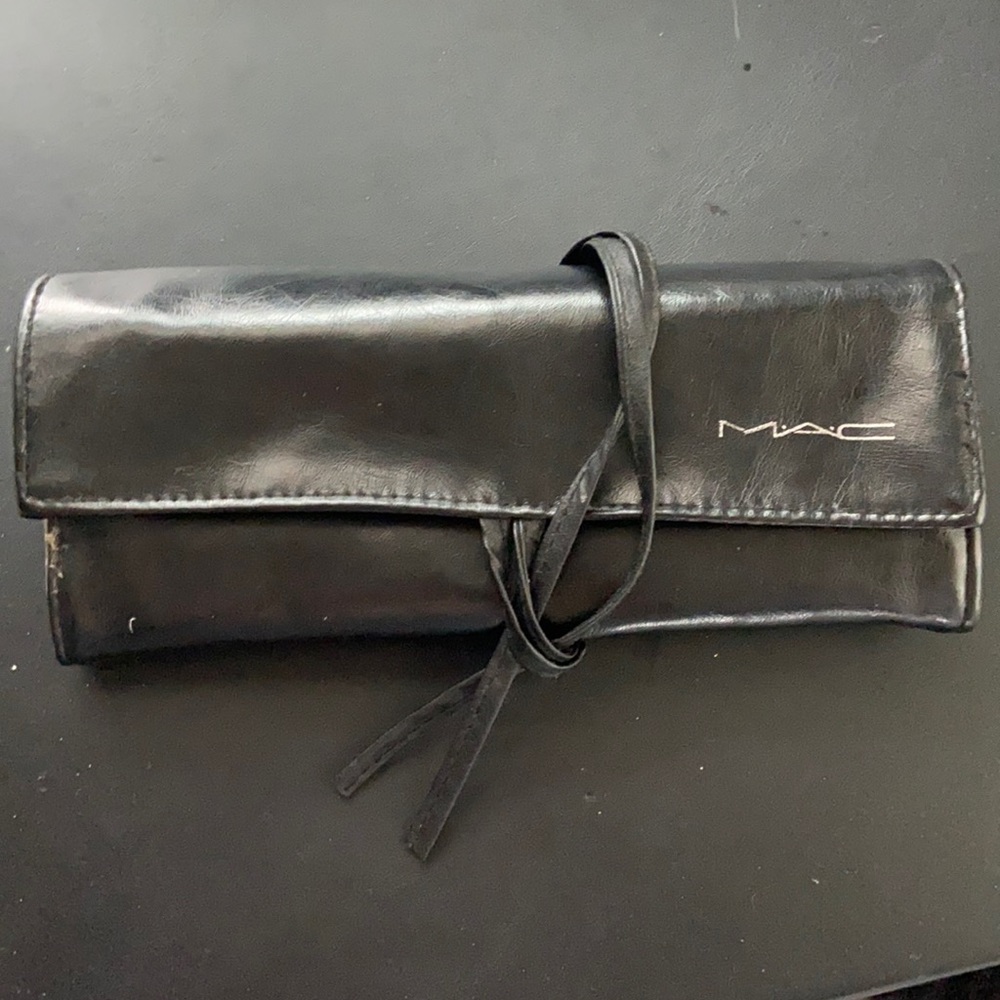 MAC brush case- holds 7 brushes